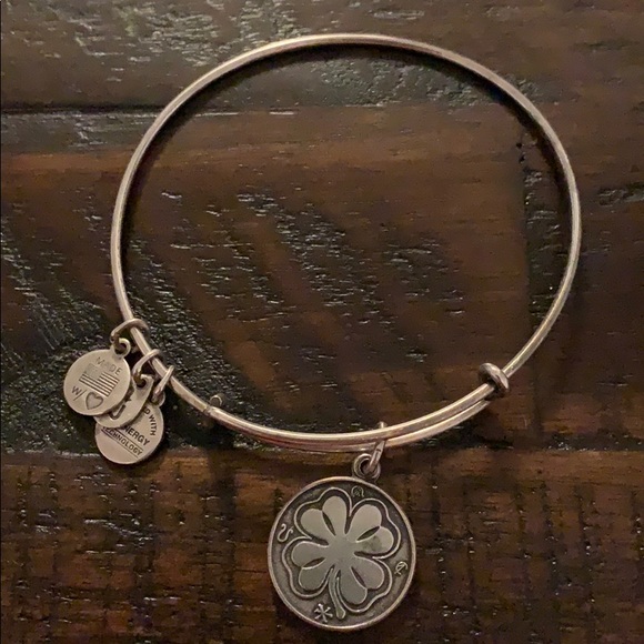 Alex and Ani four leaf clover bracelet - Picture 1 of 3